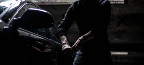 Жёсткое задержание на трассе: в Ростове-на-Дону полиция при помощи кулаков задержала автоугонщика