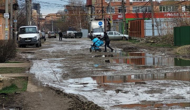 «Денег на ремонт дорог нет – держитесь там, не утоните в грязи!» В Краснодаре жители Музыкального могут не ждать ремонт дорог