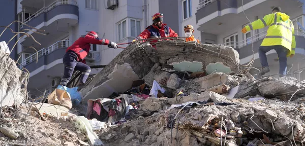 «Турцию продолжает трясти»: на востоке страны произошло новое землетрясение - ВИДЕО