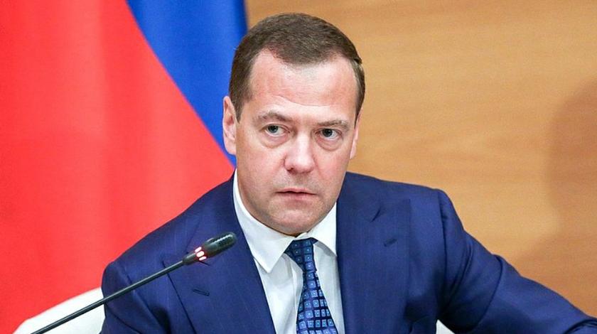 Медведев считает, что Россию могут отключить от интернета