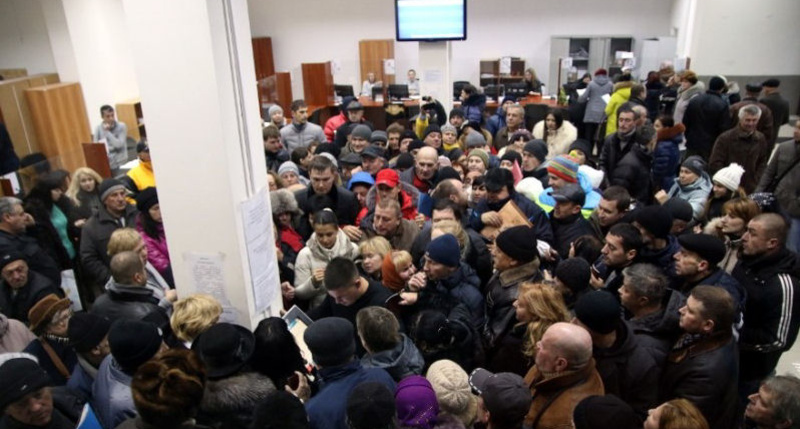 «Сила провокаторов безгранична! Не отдадим сатане наши биоданные!» В Сочи после массовой рассылки сообщения в Сети люди штурмуют МФЦ для того, чтобы отказаться от биометрии - ВИДЕО