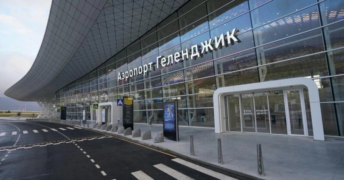 В аэропорту Геленджика срочно ввели ограничения на прилет и вылет самолетов