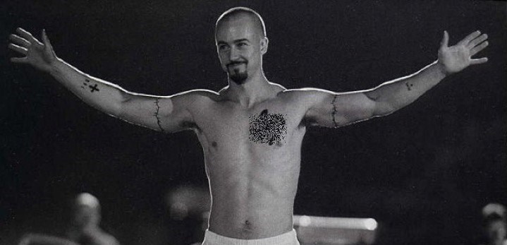 В Новороссийске горожанин набил тату с нацистской символикой — он может сесть на 4 года