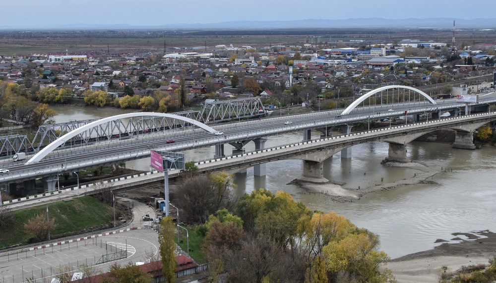 Движение по Яблоновскому мосту, соединяющему Кубань и Адыгею, наконец-то открыли по всем полосам