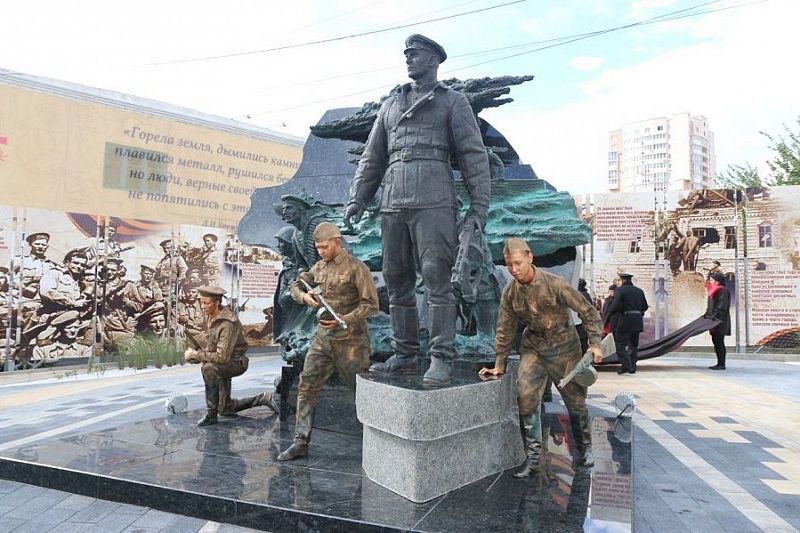 В Новороссийске открыли памятник Цезарю Куникову