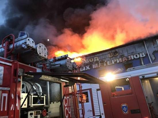 В Краснодаре пожар охватил офисное здание на улице Уральской