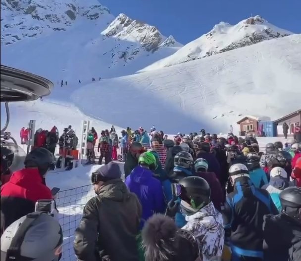 Туристы возмутились ценами, очередями и отсутствием снега на горнолыжных курортах Сочи – ВИДЕО 