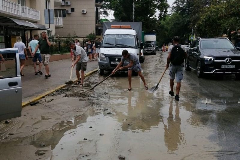 В Сочи устранили последствия ливня и дождя