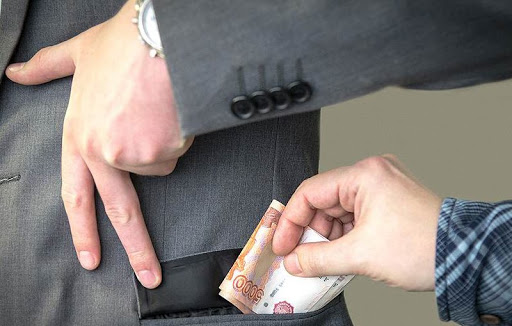Кубань вошла в топ-3 регионов по числу мелких взяток