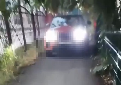 В Краснодаре за езду по тротуару около школы оштрафовали женщину