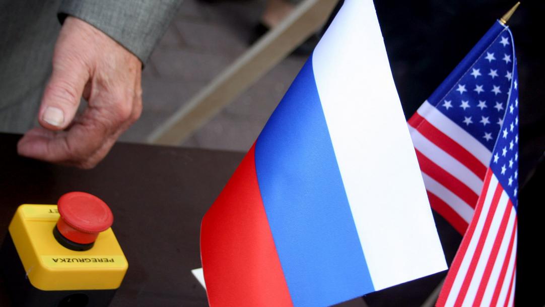 Медведев: Россия не собирается продлевать договор СНВ-3 с США 
