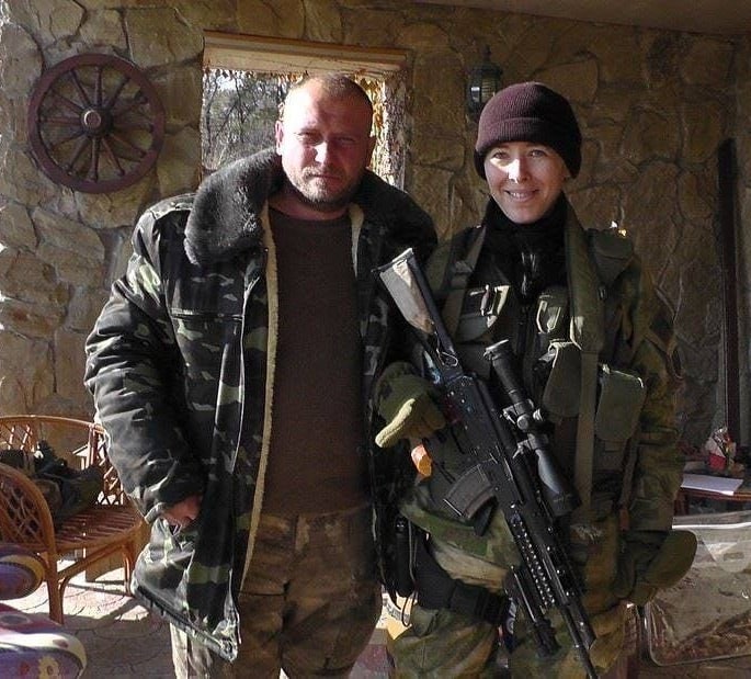 в соцсетях были найдены фото и Савиной, его супруги, которая, возможно, является снайпером ВСУ по имени Елена Пидгрушная.jpg