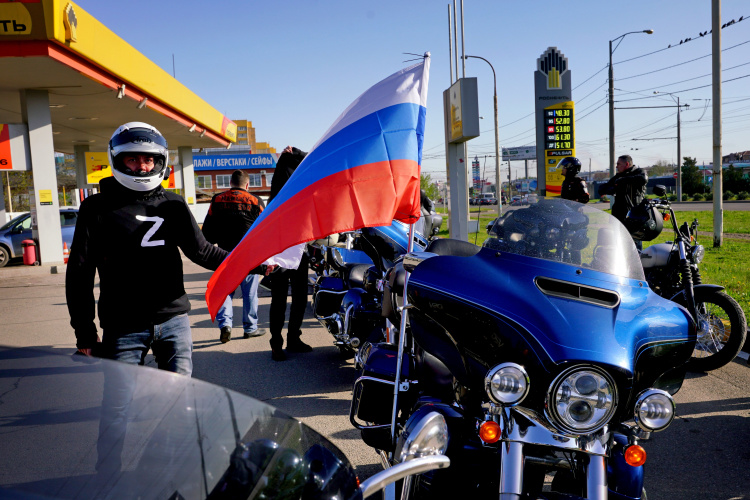 Байкеры клуба Harley-Davidson устроили в Краснодаре мотопробег в поддержку специальной военной операции России на территории Украины.jpg