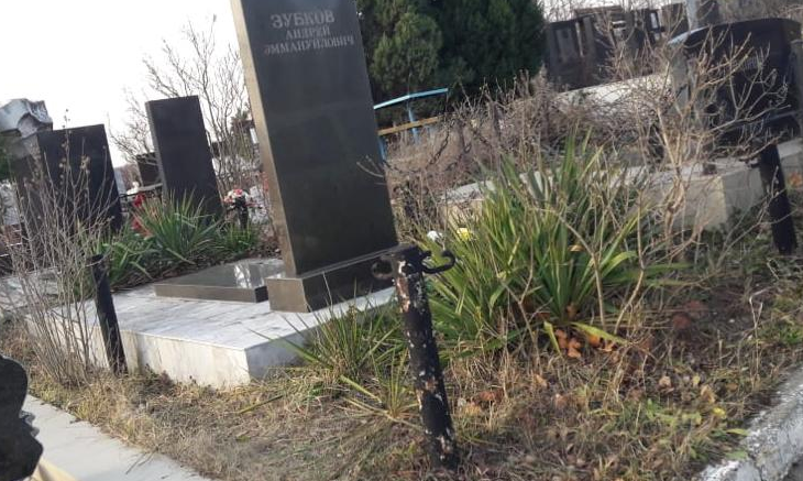 Осквернили могилу героя войны.png