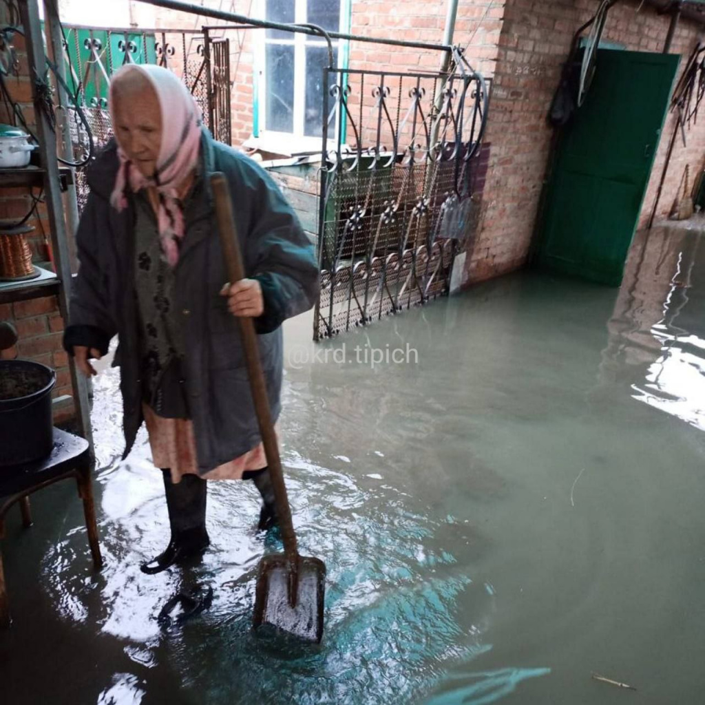 канализация затопила дом пенсионерки