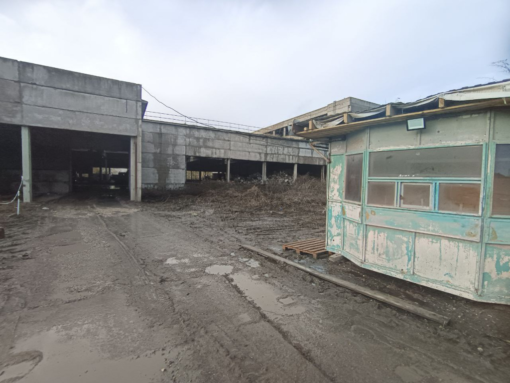 Заброшенный завод в Славянске-на-Кубани.jpg