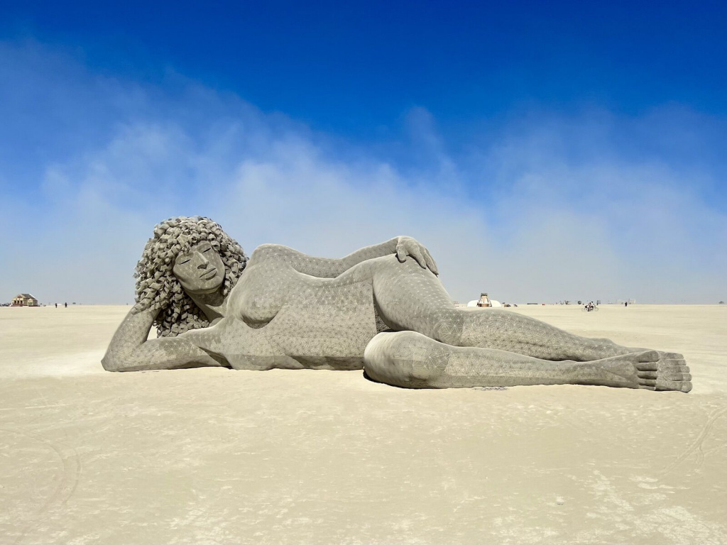 Скульптура Gaia на Burning Man.jpg