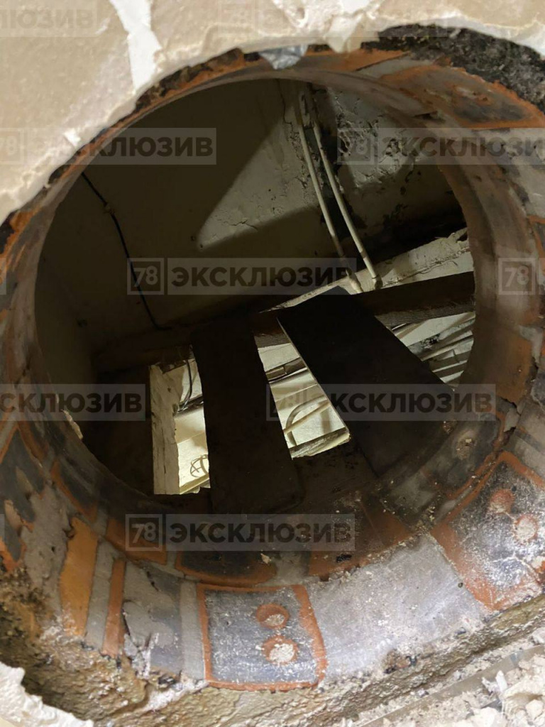 В Санкт-Петербурге воры пробурили дыру в стене банка, а на месте преступления оставили грязные трусы 1.jpg