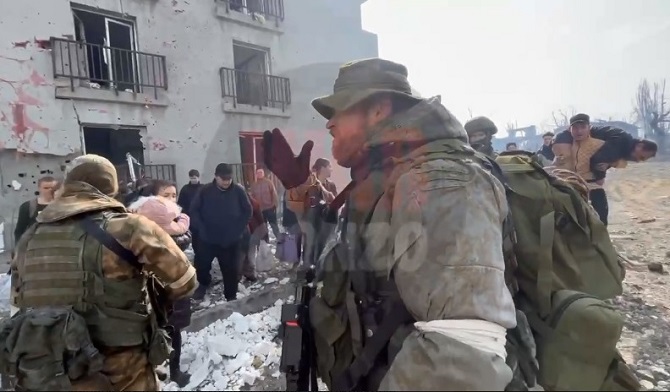 Эвакуировали свыше 120 мирных жителей, находившихся в подвалах домов у Азовстали.jpg