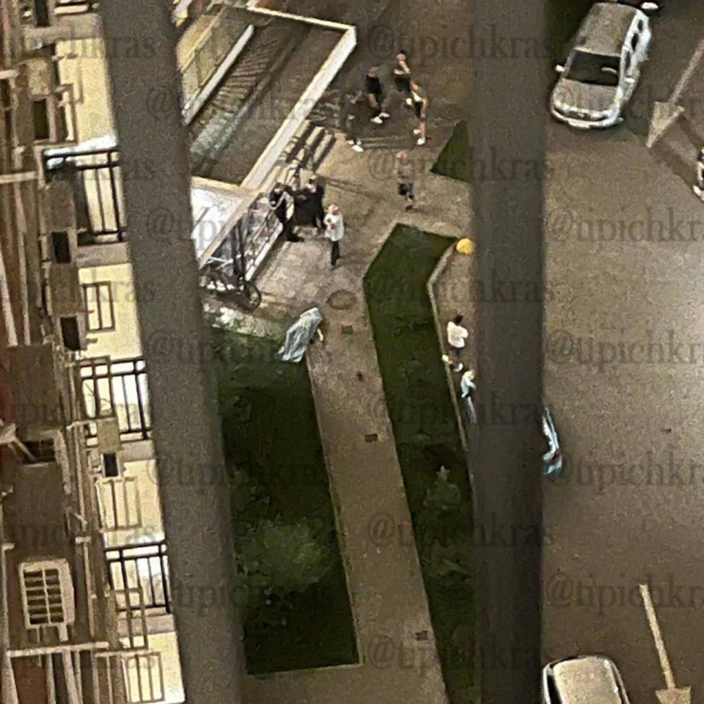 В Краснодаре 14-летний школьник выпал из окна многоэтажки1.jpg