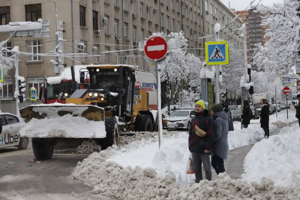 В Краснодаре выпавший снег на 35% превысил норму месяца.jpg