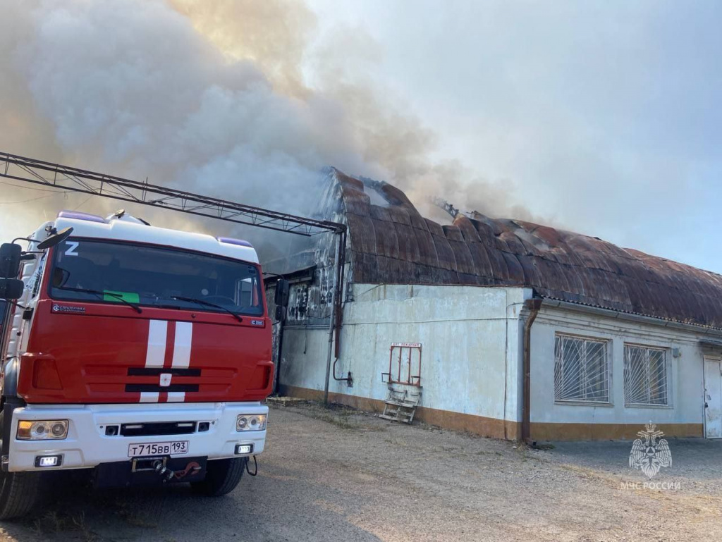 Пожар на складе в Краснодаре