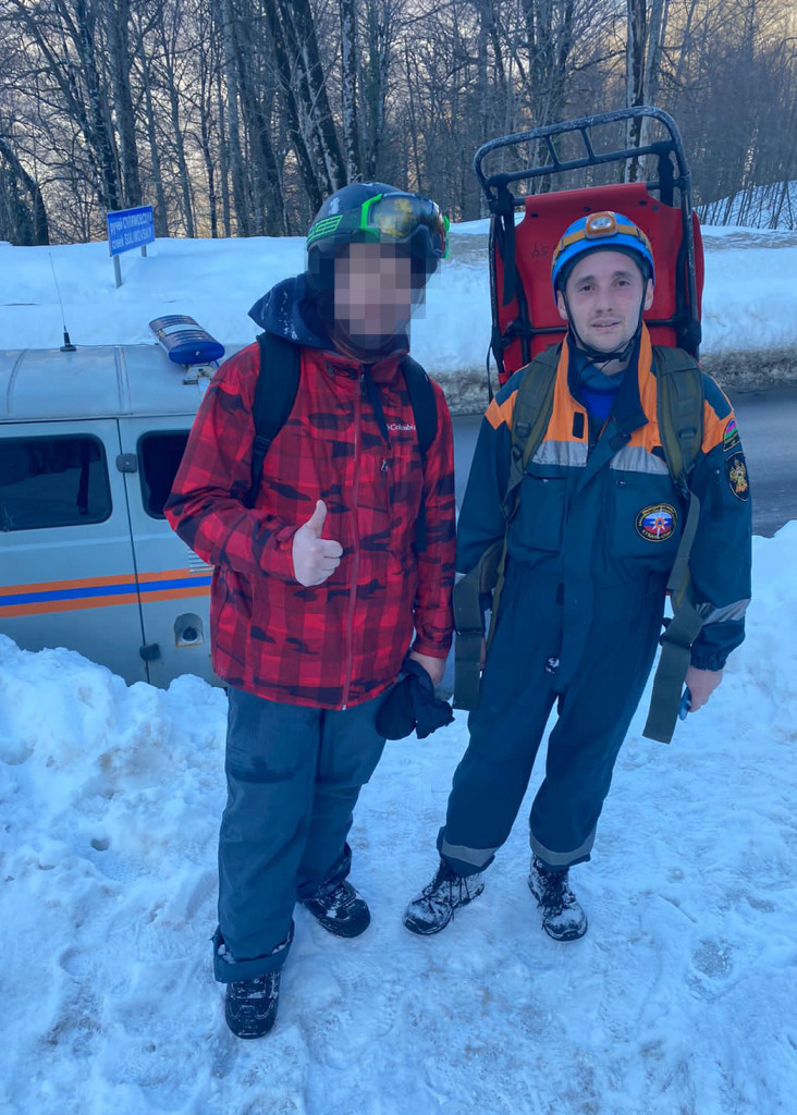 Сочинские спасатели помогли сноубордисту из Красноярска.jpg