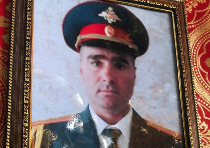 В торжественной обстановке и с воинскими почестями в Волгодонске простились с погибшим в ходе военной спецоперации Виктором Лихошвой.jpg