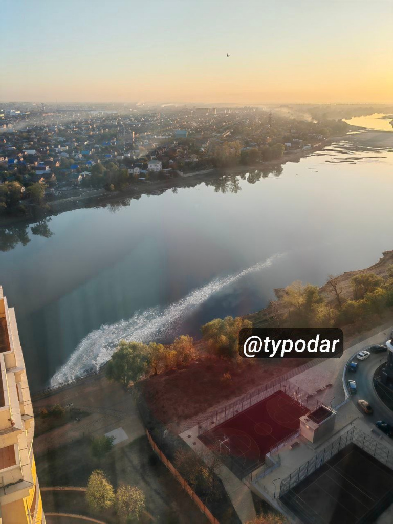 Пена в реке Кубань.jpg