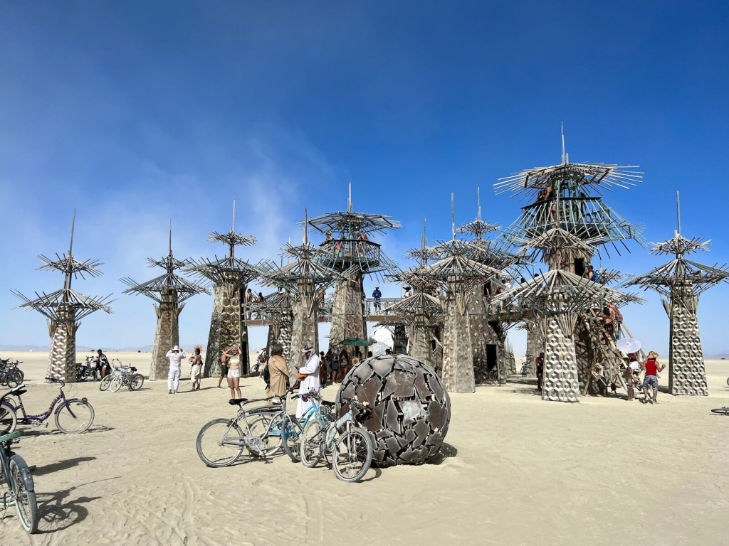 Инсталляция Paradisium на Burning Man.jpg