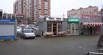 «Хорошеет Краснодар»: на парковке появился мини-рынок – его снесут