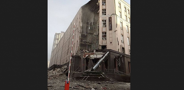 «Конец света на Новый Год»: украинские ПВО не справляются с ударами, в Киеве прилёт в гостиницу с иностранными консультантами - ВИДЕО