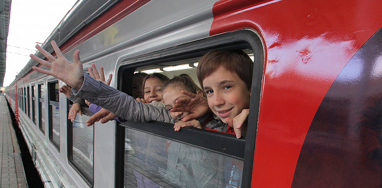 Летом школьники смогут ездить по России на поезде со скидкой в 50%