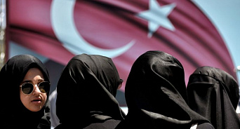 «Вы животные! Конфликт мухаммедистов и кемалистов разгорается!» В Турции всё чаще происходят нападки на мусульманок в хиджабах – ВИДЕО