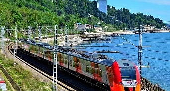 На Кубани задержали 10 поездов из центральной России на пути в Сочи и Адлер