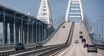 Движение машин по Крымскому мосту может быть полностью остановлено 