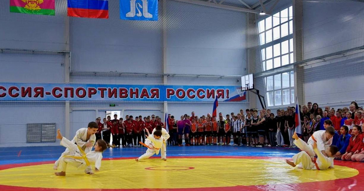 Новый спорткомплекс открыли в Горячем Ключе