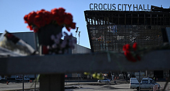 В Ростове волонтёры перенесли цветы с мемориала жертвам теракта в «Крокусе» на могилы бойцов СВО, а игрушки передадут детдомам Донбасса