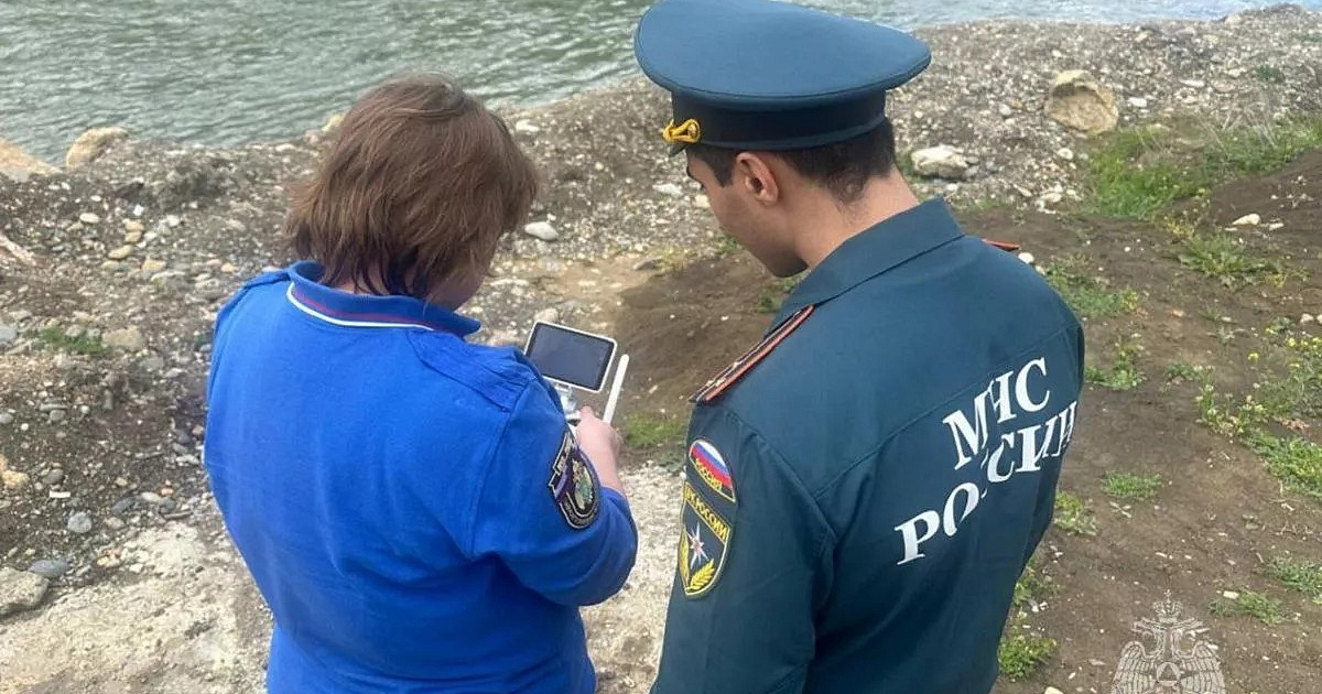 В Адыгее приостановлены поиски упавшего в реку на глазах родителей мальчика