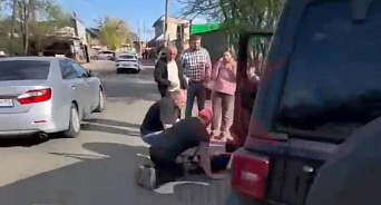 «Вашего ребёнка машина сбила»: в Краснодаре под колёса авто попал 11-летний школьник на самокате