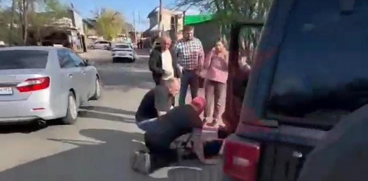«Вашего ребёнка машина сбила»: в Краснодаре под колёса авто попал 11-летний школьник на самокате