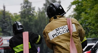 «Жара или поджоги?» В Краснодаре за несколько часов вспыхнули три пожара, на объекты прибыли спасатели