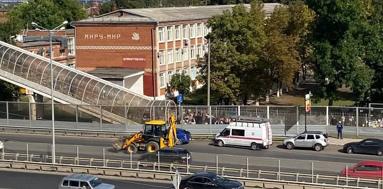 Учеников школы № 50 в Краснодаре эвакуировали из-за сообщения о минировании
