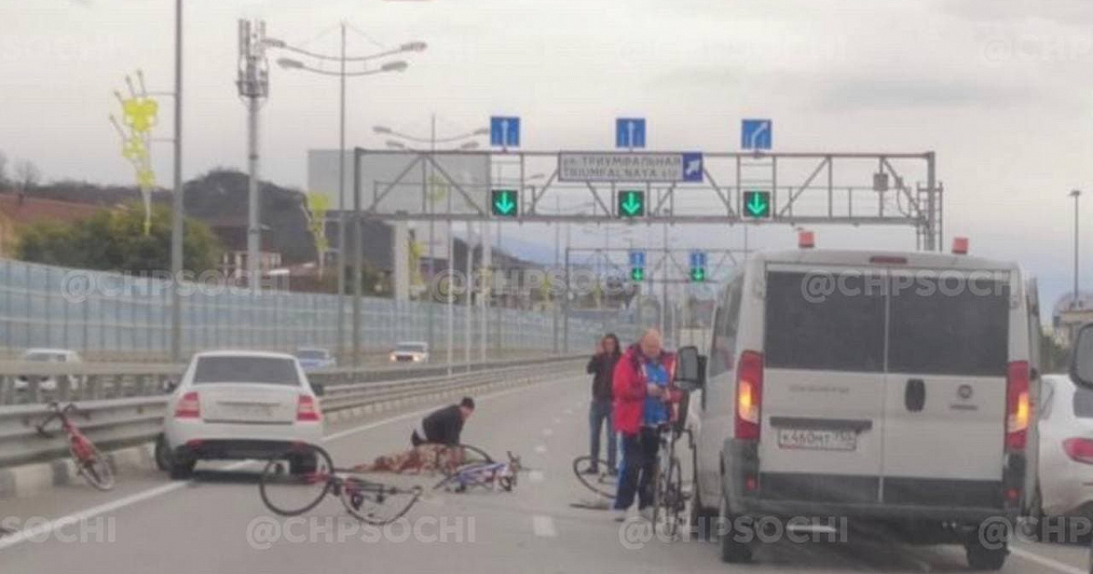 В Сочи «Приора» сбила четырёх спортсменок на велосипедах