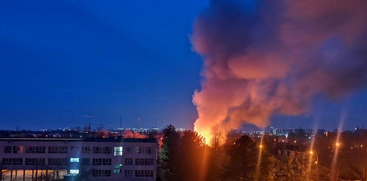 «Сильный пожар перепугал краснодарцев»: в посёлке Колосистом вспыхнула кровля дома