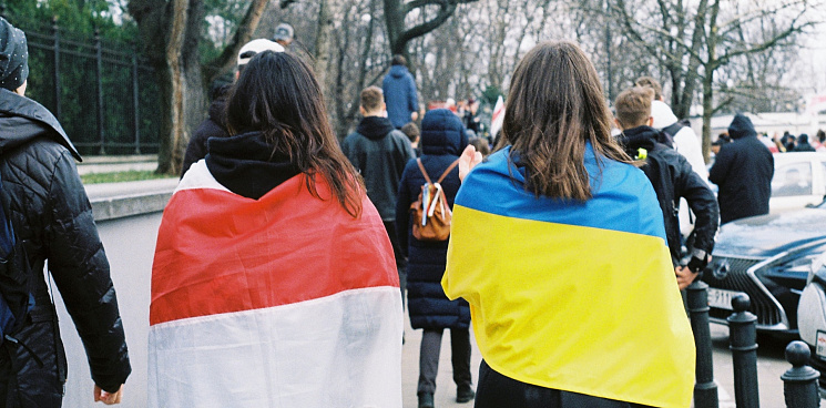 «Неблагодарные курвы!» Украинка со слезами пожаловалась на поляков, они не хотят помогать украинцам, но торгуют с Россией – ВИДЕО