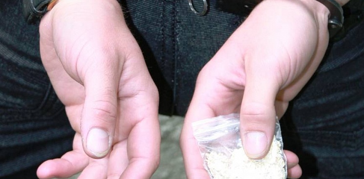 На Кубани полицейские изъяли из "Инфинити" 20 грамм метилэфедрона
