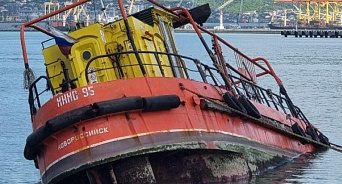 В порту Новороссийска потерпело крушение судно - ВИДЕО