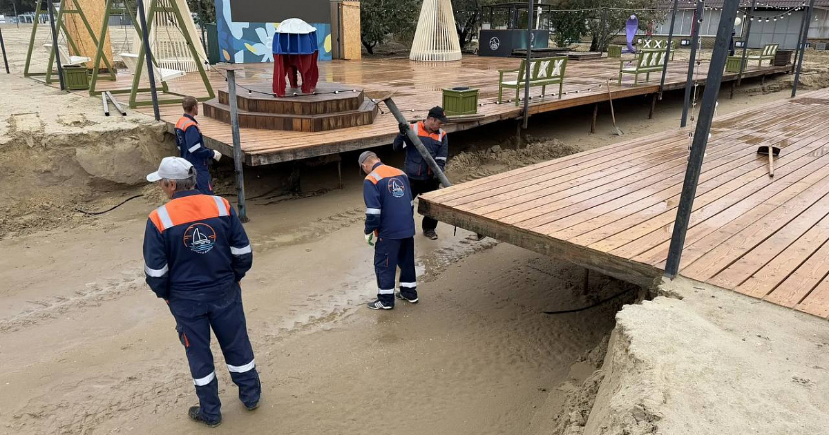 После ливня в Анапе проверят водостоки и устранят засоры в ливневках