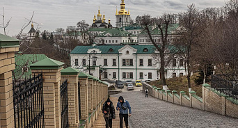 «Цель – уничтожить культуру Украины!» Зеленского попросили сделать Киево-Печерскую лавру католической